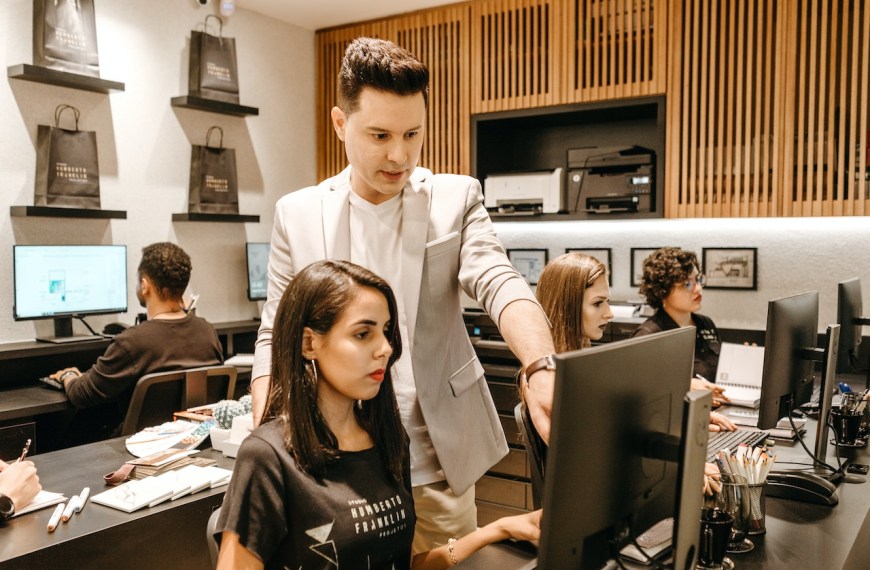 read more about the article 情境式教學原來可以這樣設計！透過案例萃取成功【國際人資】